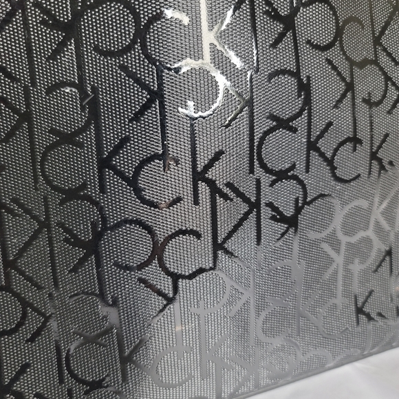 Calvin Klein floral prints tote bag. - Picture 3 of 12